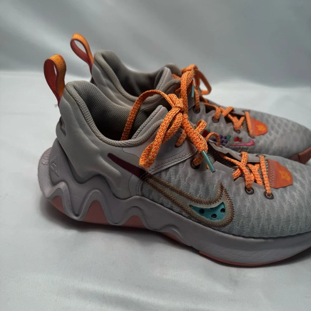 Nike Mens Giannis Immortality Force Field Super Smoothie Basketball Shoes Size 9